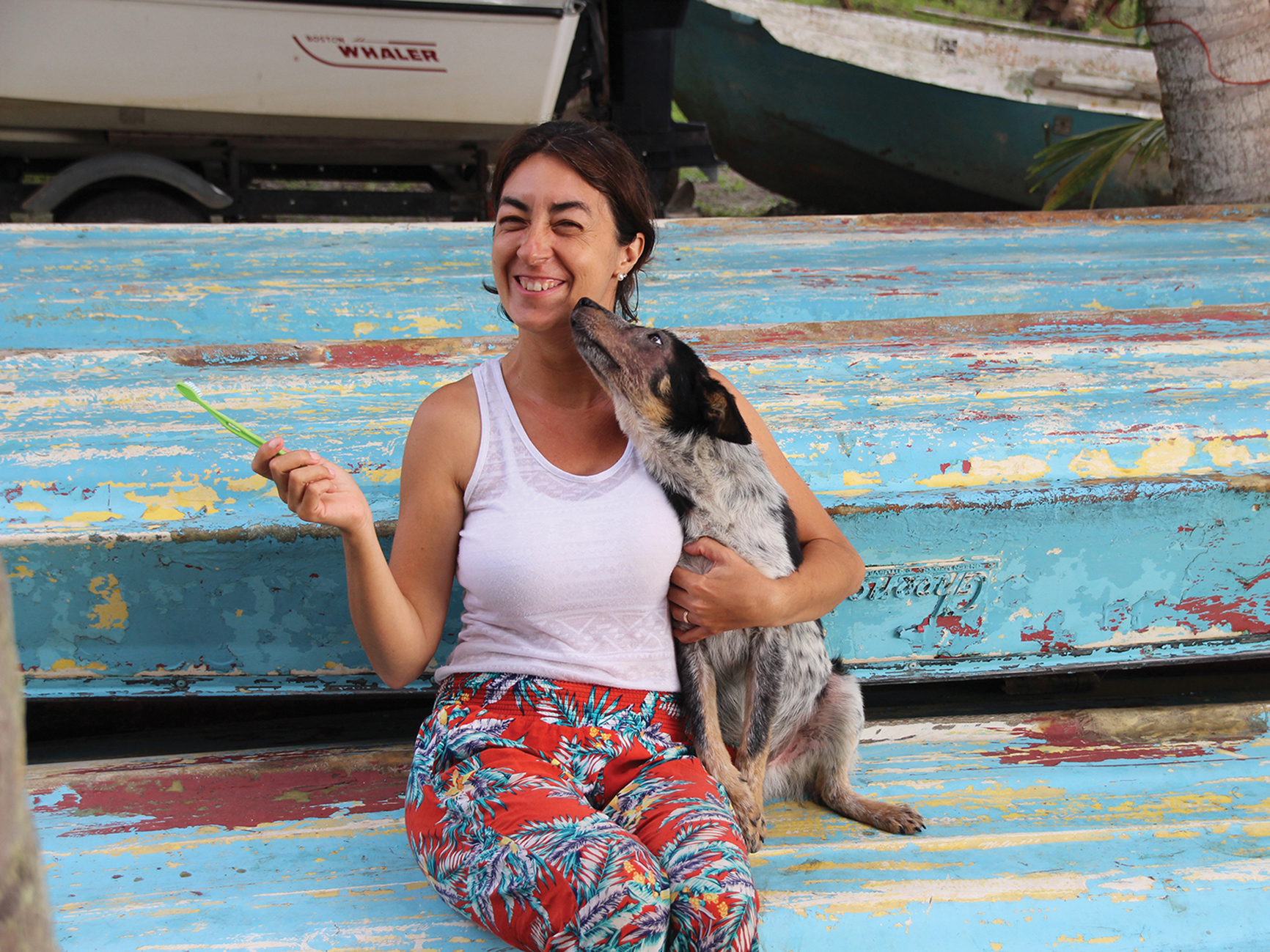 Mais um amiguinho na estrada em Gales Point – Belize_a