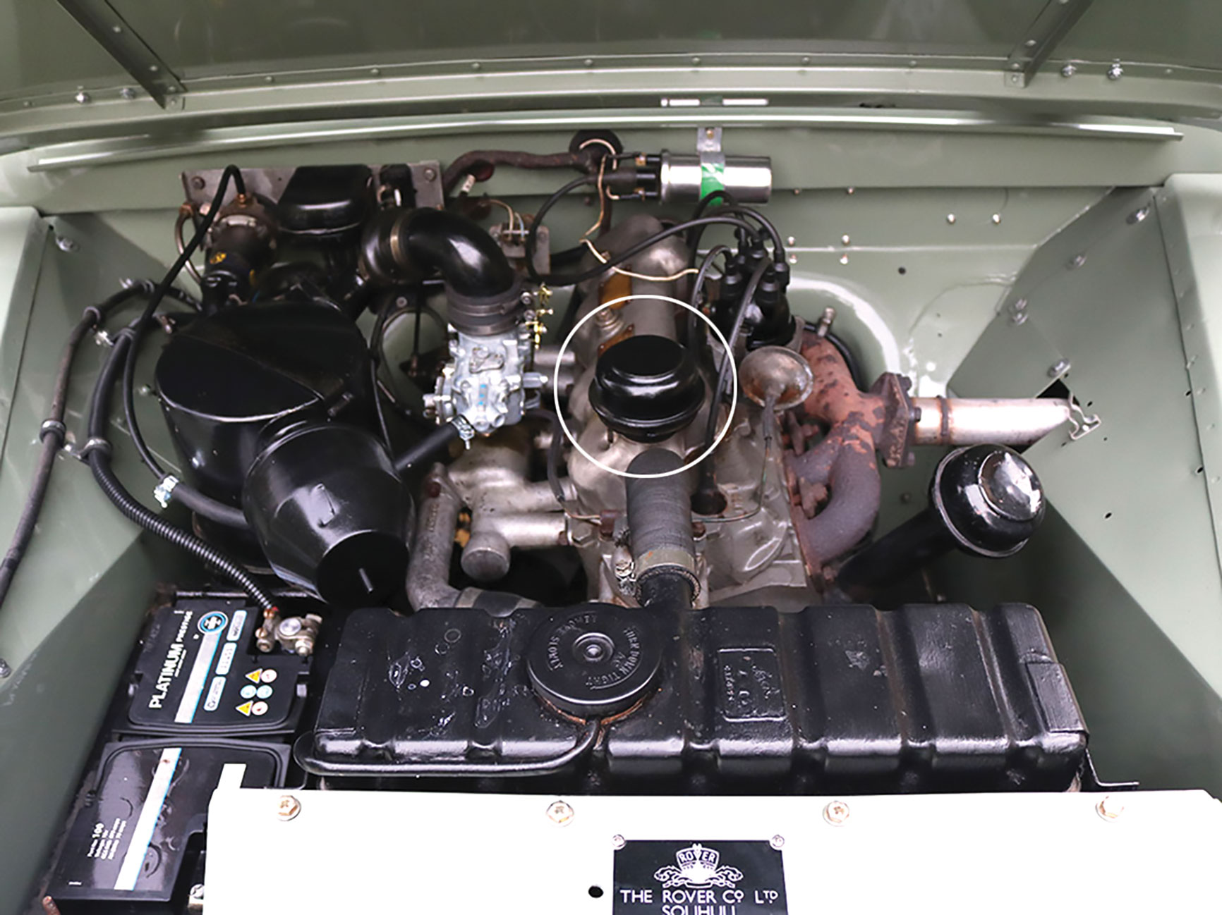 2.0 L I4 (1950-1958) Respiro na tampa de válvula.